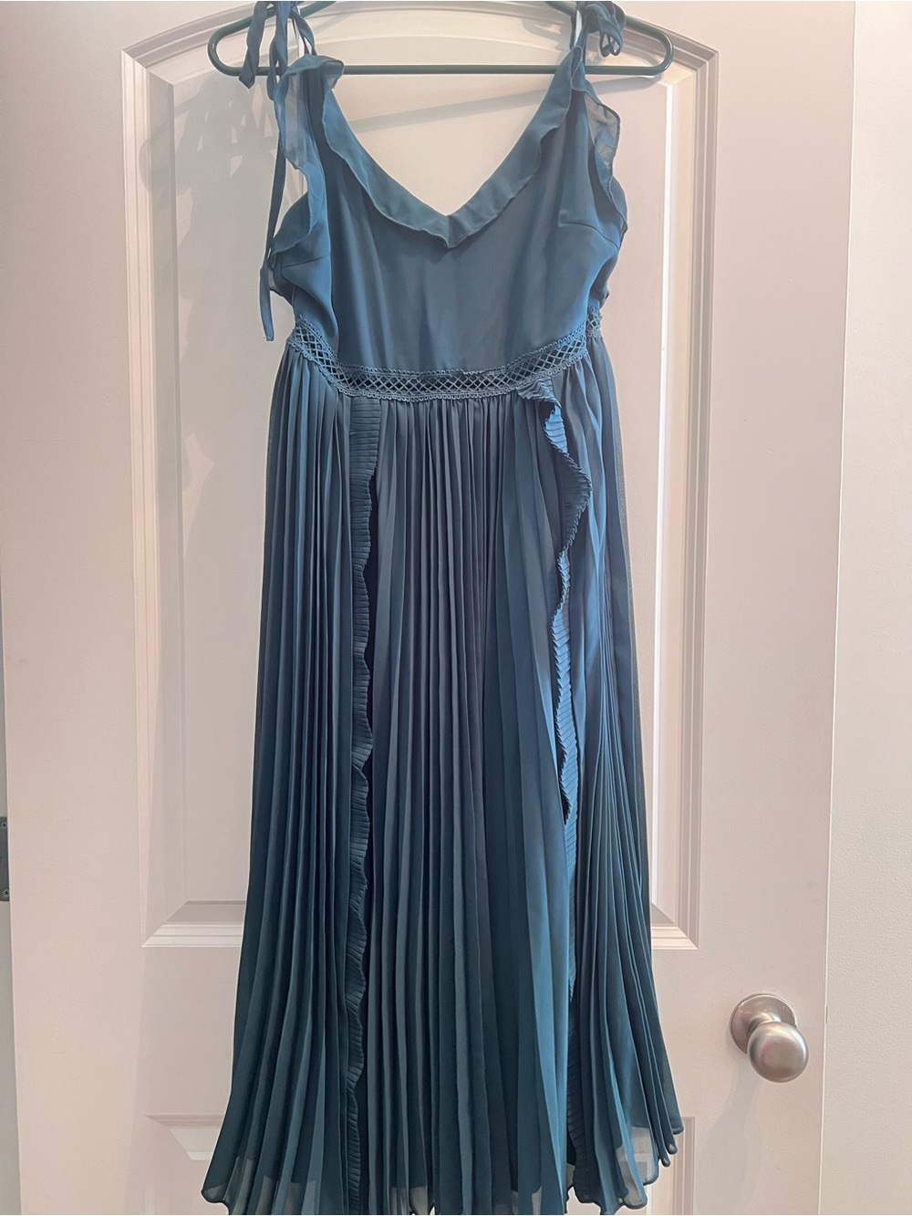 Never a Dull Moment Emerald Green Tie-Strap Pleated Midi Dress sz M - Picture 3 of 4
